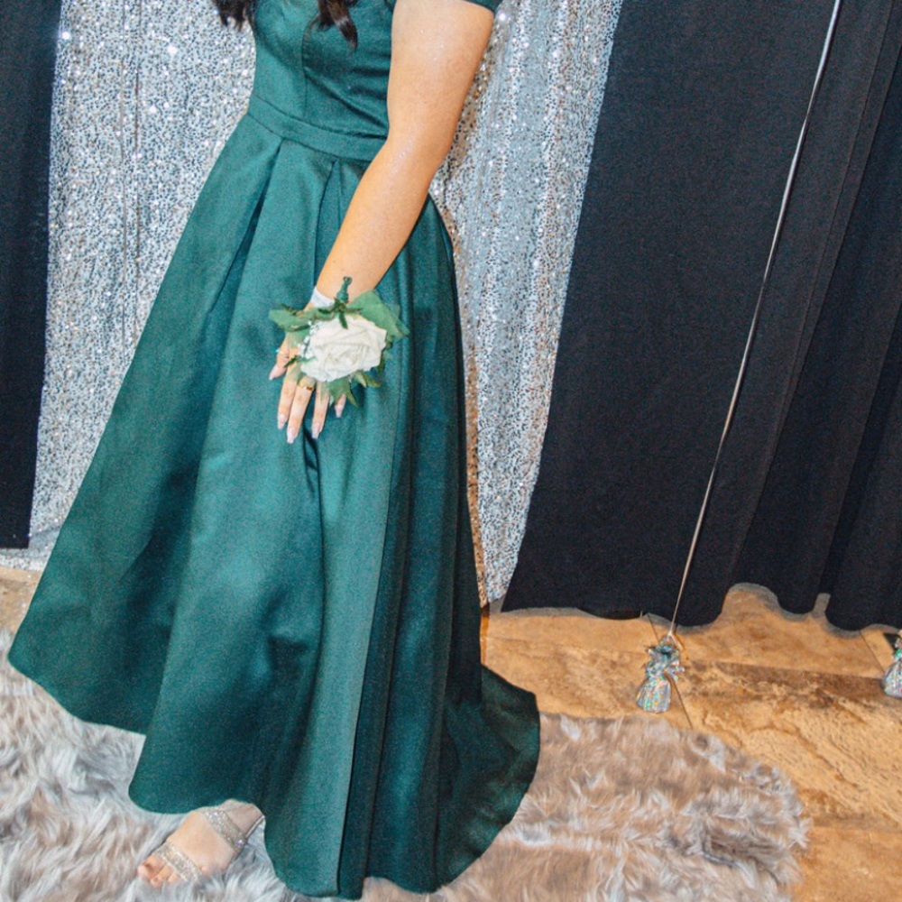 PROM DRESS - Picture 5 of 8